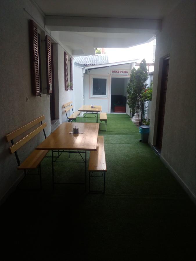 Hostel Corner 021 Novi Sad Exterior foto